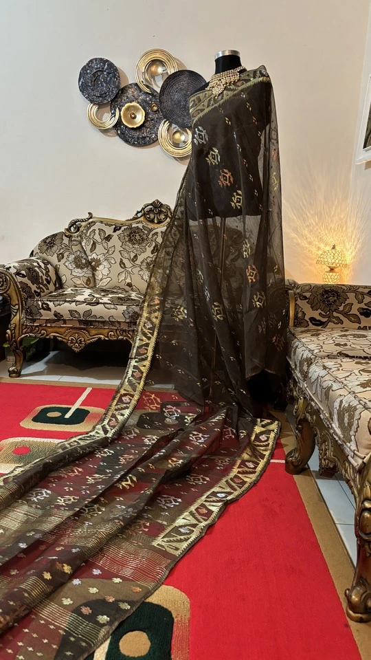 This is a picture of Dhakai Jamdani Saree. There are designs woven in this saree known as 'Motifs'.